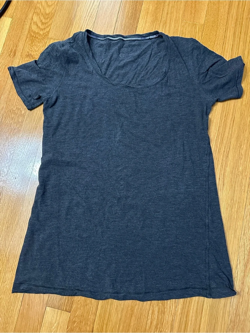 lululemon athletica Scoop Neck Short Sleeve Tee - Charcoal PTP 16.5 - Picture 1 of 4